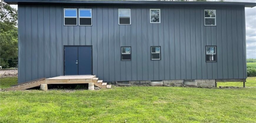 7050 NW Railroad Avenue, Waldron, MO 64092