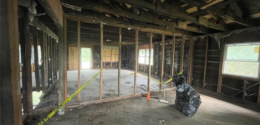 7050 NW Railroad Avenue, Waldron, MO 64092