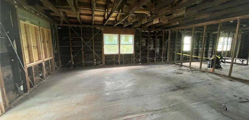 7050 NW Railroad Avenue, Waldron, MO 64092