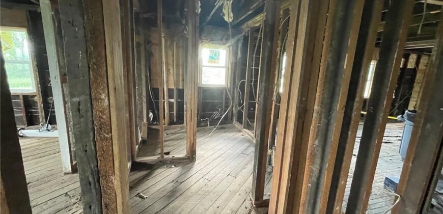 7050 NW Railroad Avenue, Waldron, MO 64092