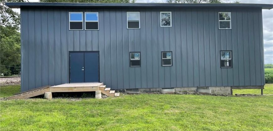 7050 NW Railroad Avenue, Waldron, MO 64092