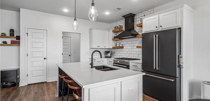 3730 NW 96th Court, Kansas City, MO 64154