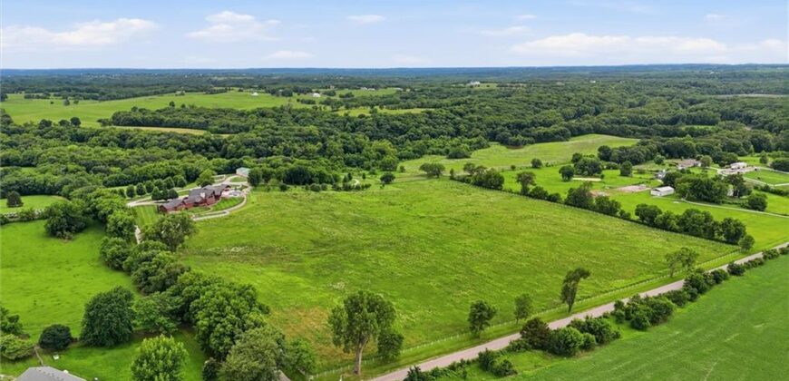5805 Malcolm Lake Road, Edgerton, MO 64444