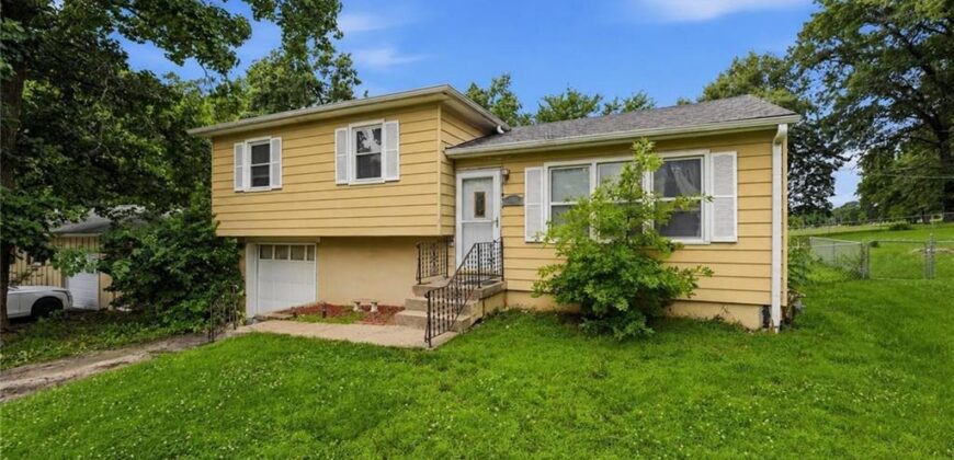 4400 NE Sunnybrook Lane, Kansas City, MO 64117