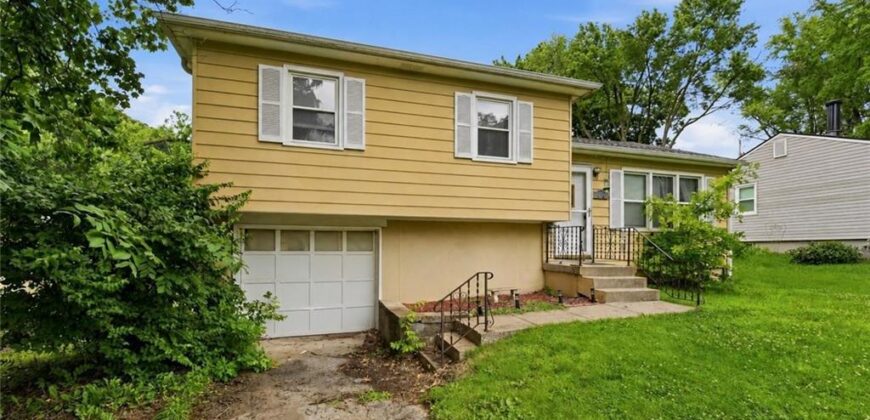 4400 NE Sunnybrook Lane, Kansas City, MO 64117