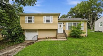 4400 NE Sunnybrook Lane, Kansas City, MO 64117