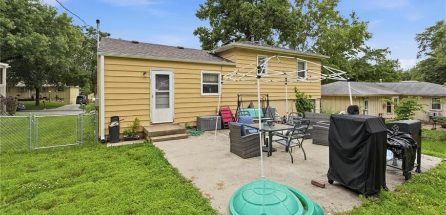4400 NE Sunnybrook Lane, Kansas City, MO 64117