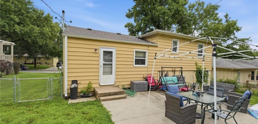 4400 NE Sunnybrook Lane, Kansas City, MO 64117