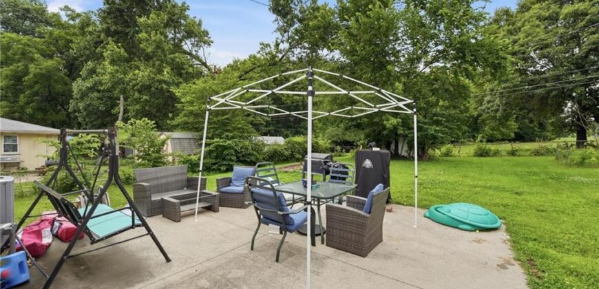 4400 NE Sunnybrook Lane, Kansas City, MO 64117