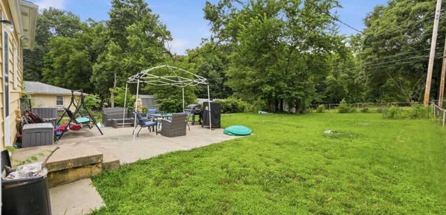 4400 NE Sunnybrook Lane, Kansas City, MO 64117