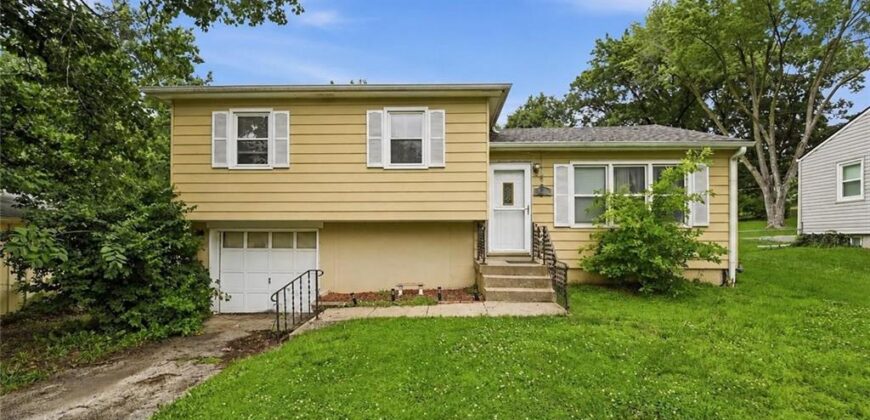 4400 NE Sunnybrook Lane, Kansas City, MO 64117