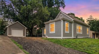 602 4th Street, Weston, MO 64098