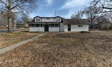4859 NW Waukomis Drive, Northmoor, MO 64151