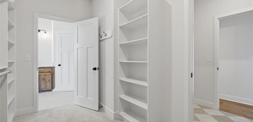 9619 Stockdale Road, Liberty, MO 64068