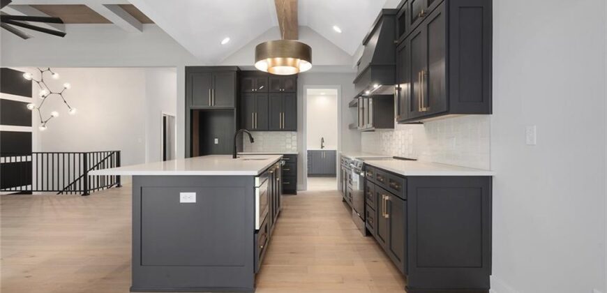 9727 N Montclair Avenue, Kansas City, MO 64153