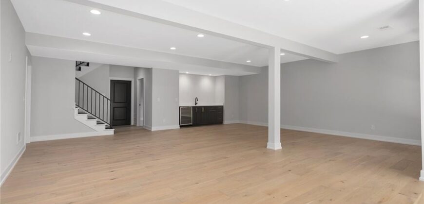 9727 N Montclair Avenue, Kansas City, MO 64153
