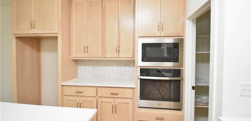 7636 N Booth Avenue, Kansas City, MO 64158