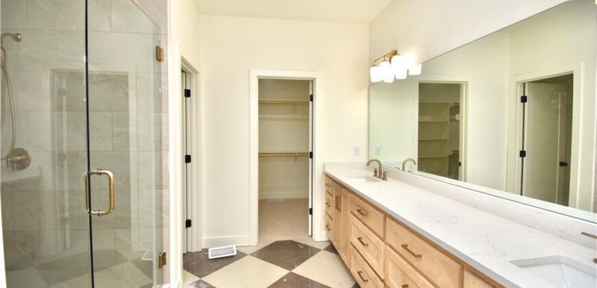 7636 N Booth Avenue, Kansas City, MO 64158