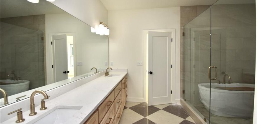 7636 N Booth Avenue, Kansas City, MO 64158