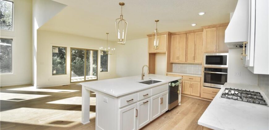 7636 N Booth Avenue, Kansas City, MO 64158