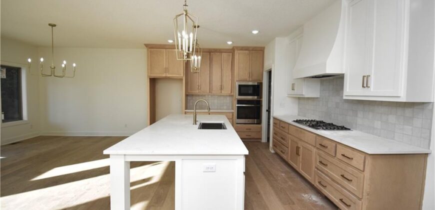 7636 N Booth Avenue, Kansas City, MO 64158
