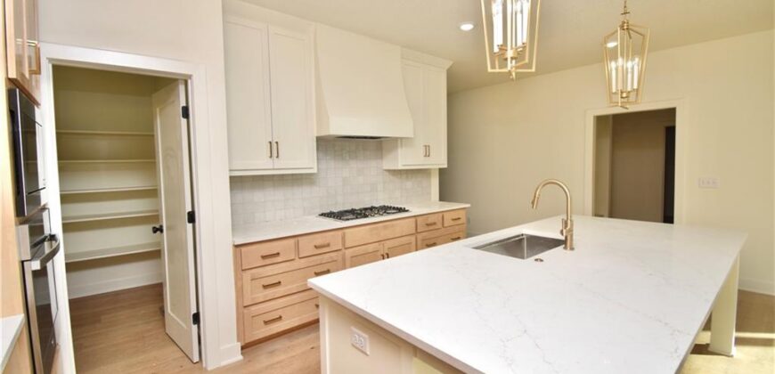 7636 N Booth Avenue, Kansas City, MO 64158