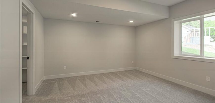 4800 NW Huonker Court, Riverside, MO 64150