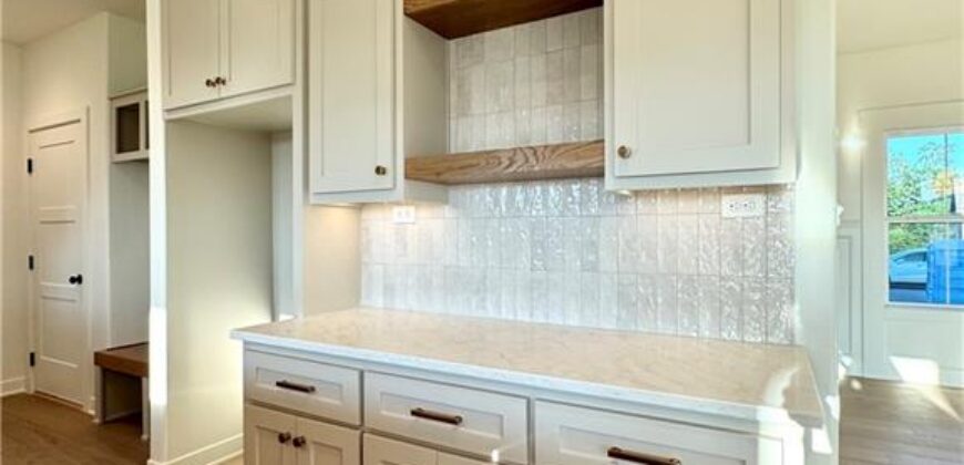 10316 N Smalley Drive, Kansas City, MO 64157