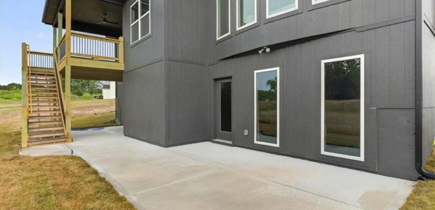 8218 NW 90TH Terrace, Kansas City, MO 64153