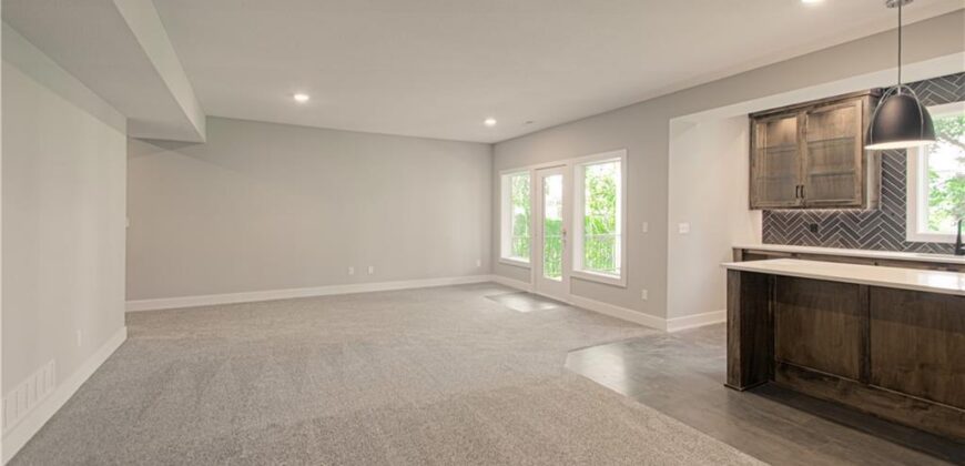4830 NW Huonker Court, Riverside, MO 64150