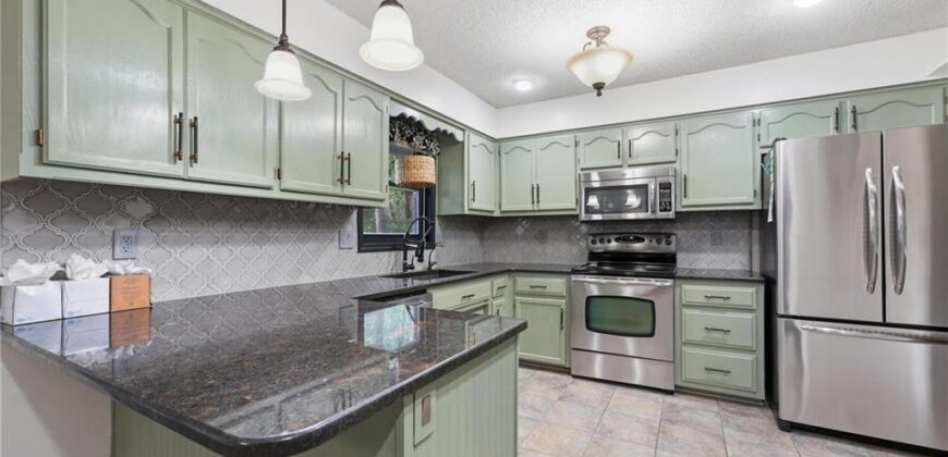 7130 N Woodland Avenue, Gladstone, MO 64118
