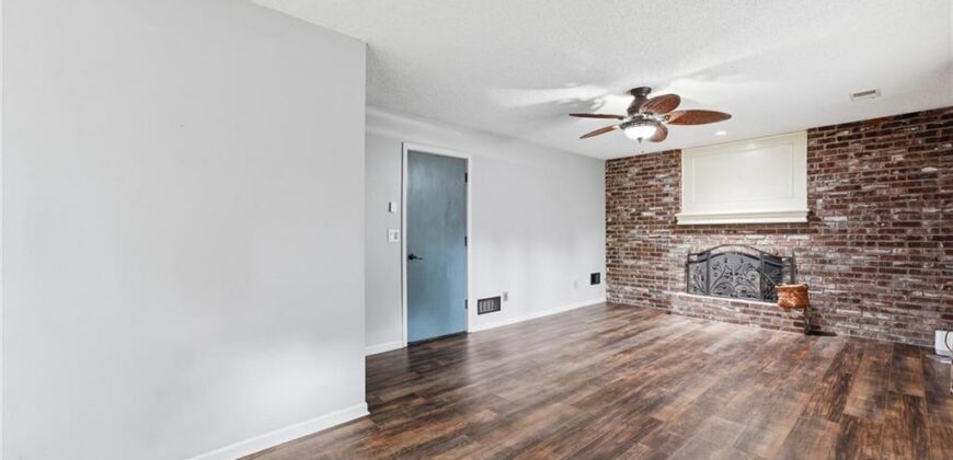 7130 N Woodland Avenue, Gladstone, MO 64118