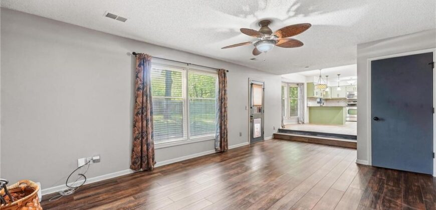 7130 N Woodland Avenue, Gladstone, MO 64118