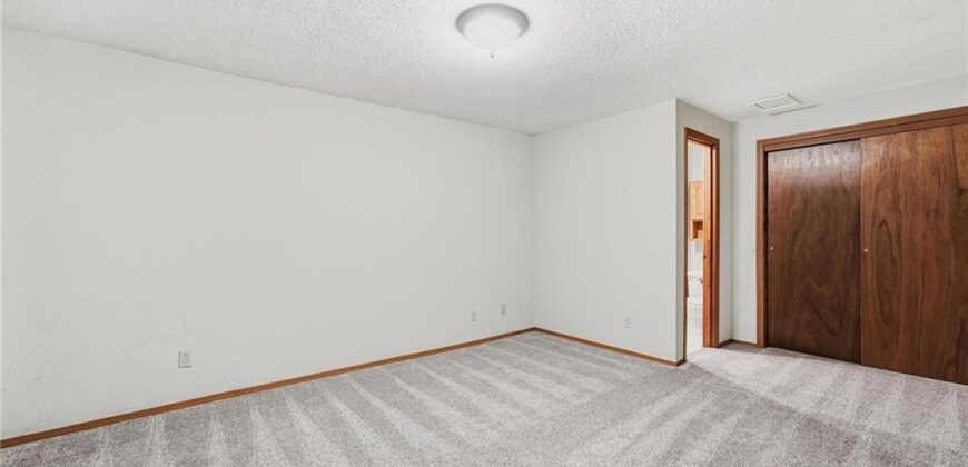 7130 N Woodland Avenue, Gladstone, MO 64118