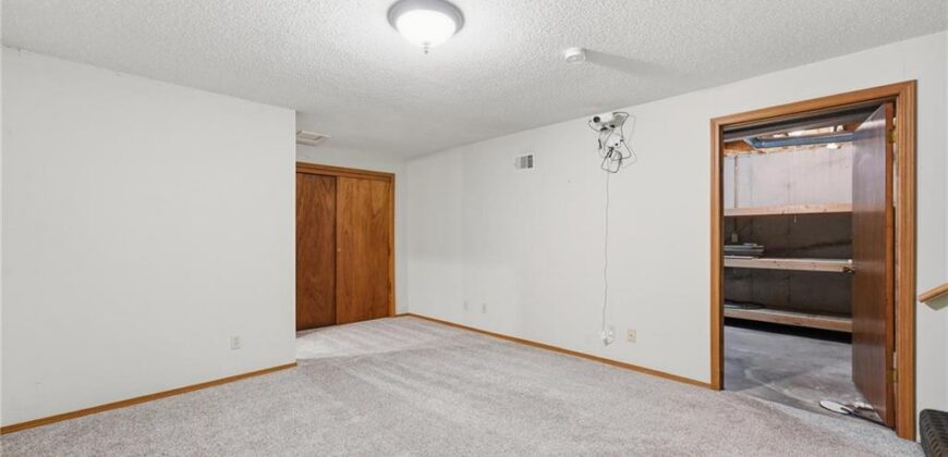 7130 N Woodland Avenue, Gladstone, MO 64118