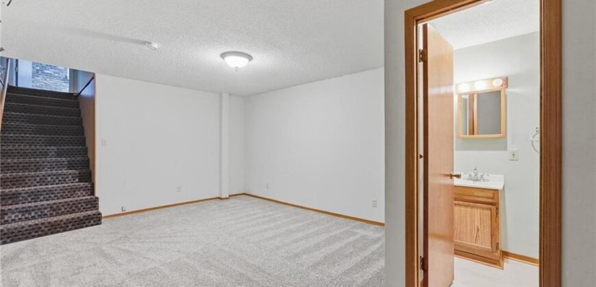 7130 N Woodland Avenue, Gladstone, MO 64118