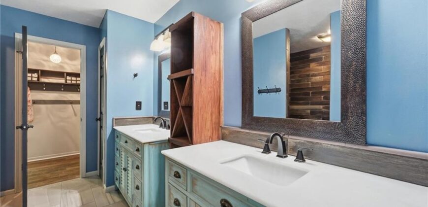 7130 N Woodland Avenue, Gladstone, MO 64118