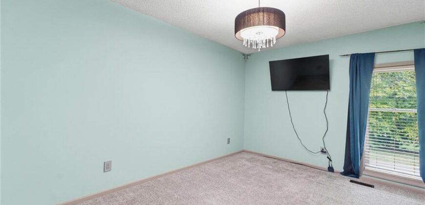 7130 N Woodland Avenue, Gladstone, MO 64118