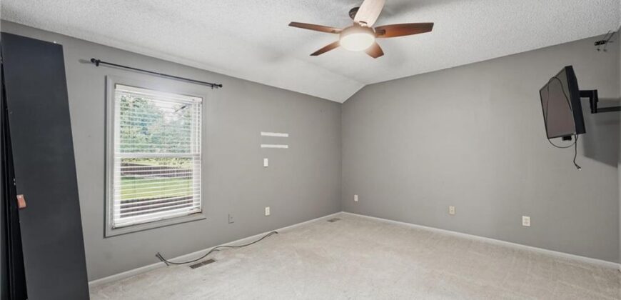 7130 N Woodland Avenue, Gladstone, MO 64118