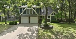 7130 N Woodland Avenue, Gladstone, MO 64118