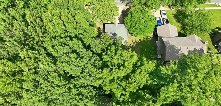 7130 N Woodland Avenue, Gladstone, MO 64118