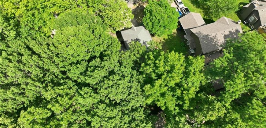 7130 N Woodland Avenue, Gladstone, MO 64118