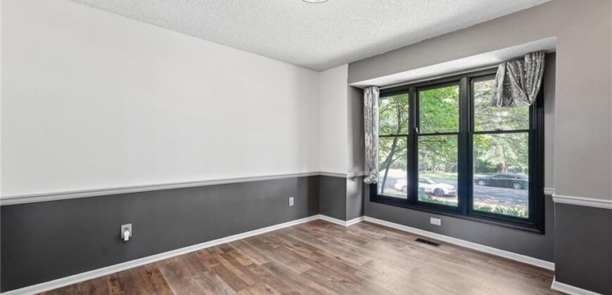 7130 N Woodland Avenue, Gladstone, MO 64118