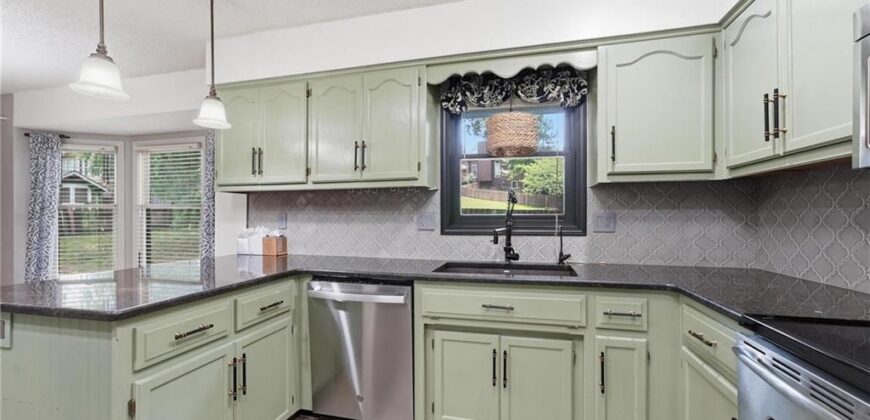 7130 N Woodland Avenue, Gladstone, MO 64118