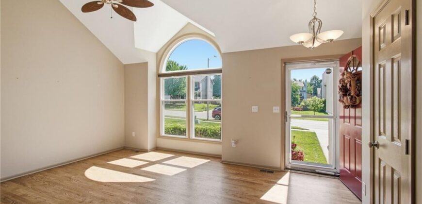 7324 N Richmond Avenue, Kansas City, MO 64158
