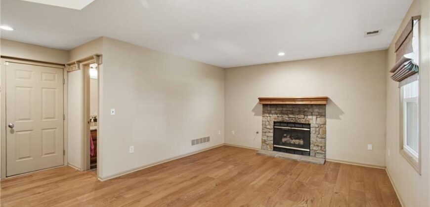 7324 N Richmond Avenue, Kansas City, MO 64158