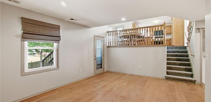 7324 N Richmond Avenue, Kansas City, MO 64158