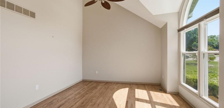 7324 N Richmond Avenue, Kansas City, MO 64158