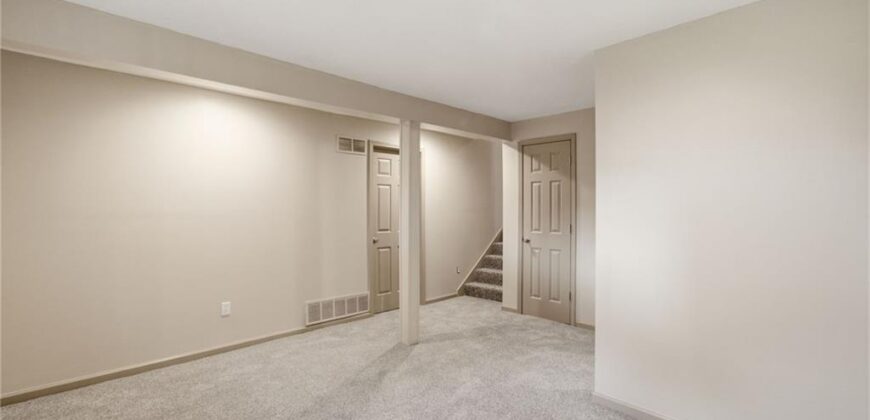 7324 N Richmond Avenue, Kansas City, MO 64158