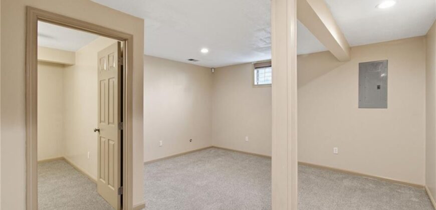 7324 N Richmond Avenue, Kansas City, MO 64158